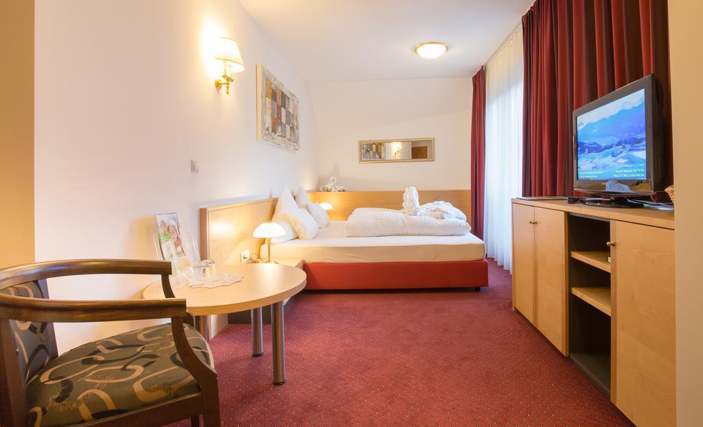 Hotel Amadeus Micheluzzi Серфаус Экстерьер фото
